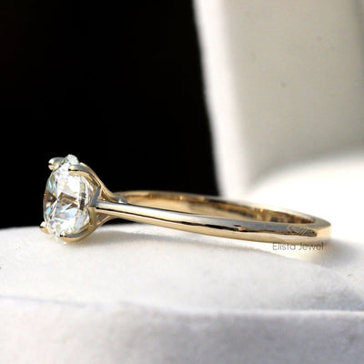 Round Cut Solitaire Engagement Ring