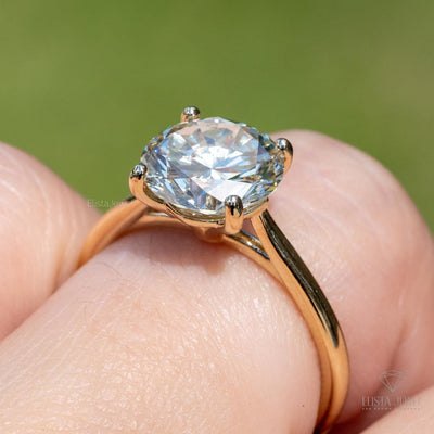 Round Cut Solitaire Engagement Ring